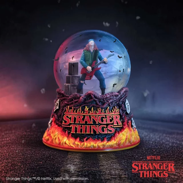 Sněžítko Stranger Things - Eddie's Sacrifice (Nemesis Now) - Figúrka