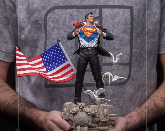 Soška Justice League - Clark Kent Art Scale 1/10 (Iron Studios)