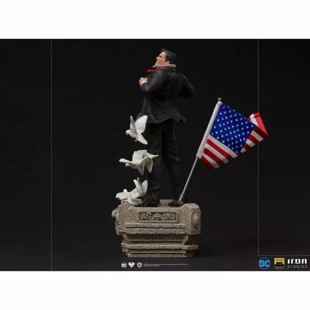 Superman Black Suit Art Scale 1/10