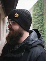 Čiapka Kingdom Come: Deliverance II - Erb Jana Ptáčka z Pirkštejna