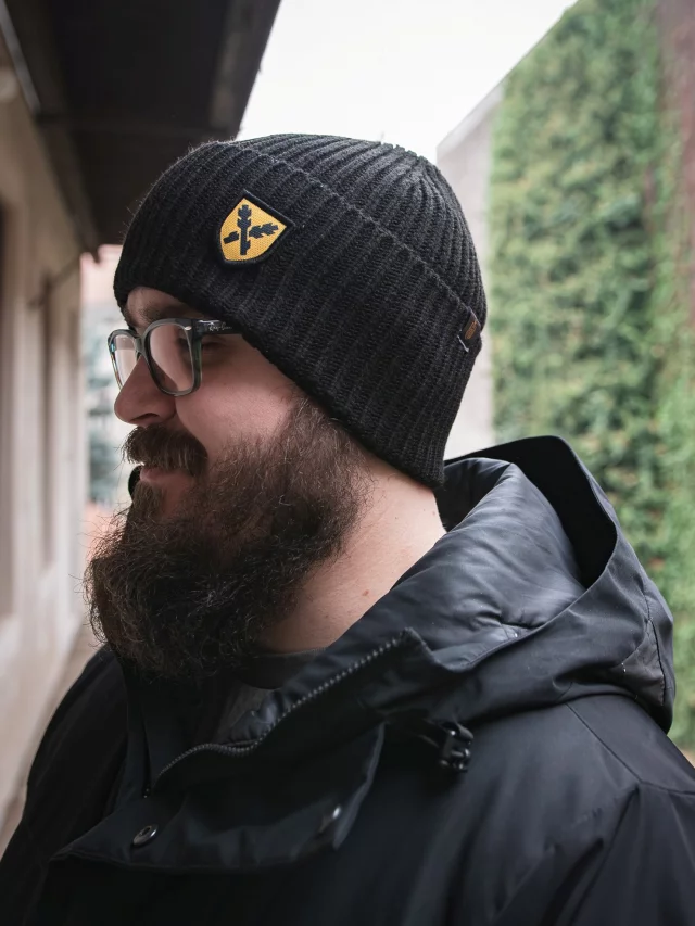 Čiapka Kingdom Come: Deliverance II - Erb Jana Ptáčka z Pirkštejna