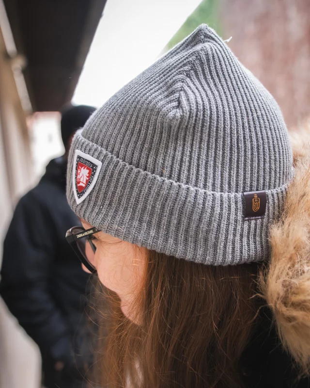 Čiapka Kingdom Come: Deliverance II - Warhorse štít Audentes Fortuna Iuvat