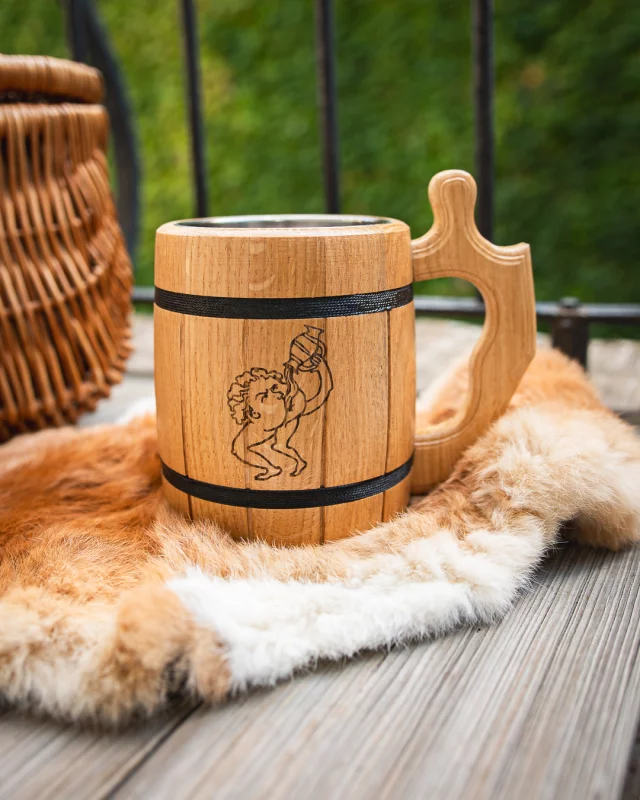 Korbel Kingdom Come: Deliverance II - Hospoda Díra (drevený)