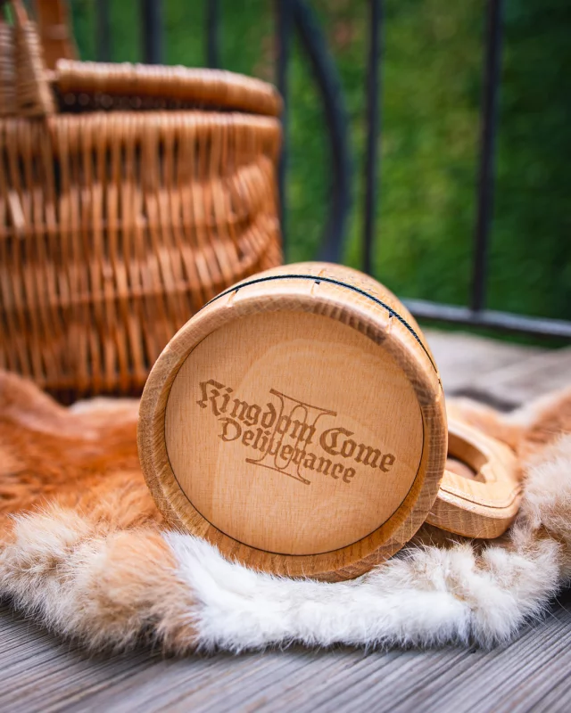 Korbel Kingdom Come: Deliverance II - Hospoda Díra (drevený)