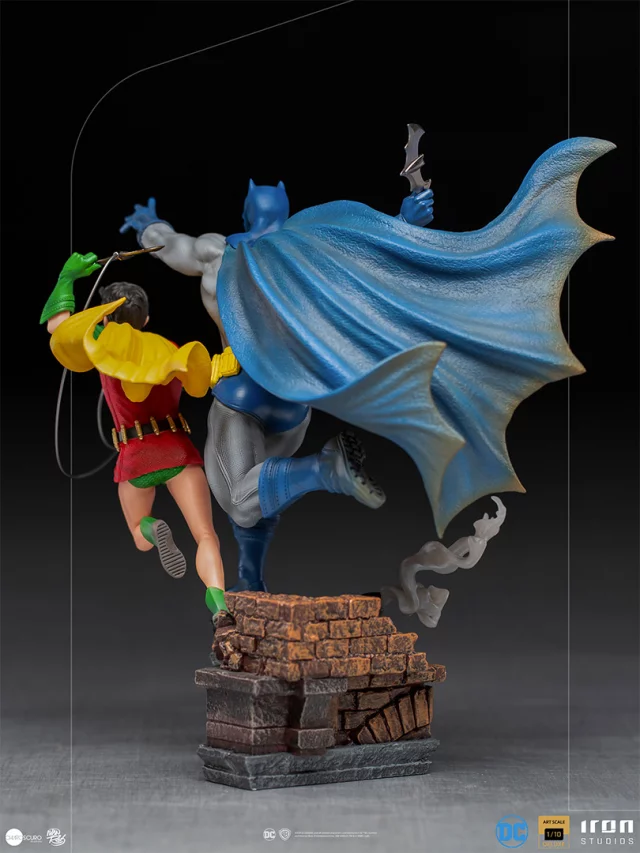Soška Batman - Batman & Robin Deluxe Art Scale 1/10 (Iron Studios)