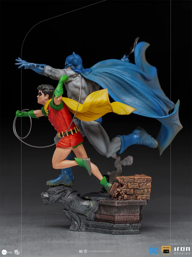 Soška Batman - Batman & Robin Deluxe Art Scale 1/10 (Iron Studios)