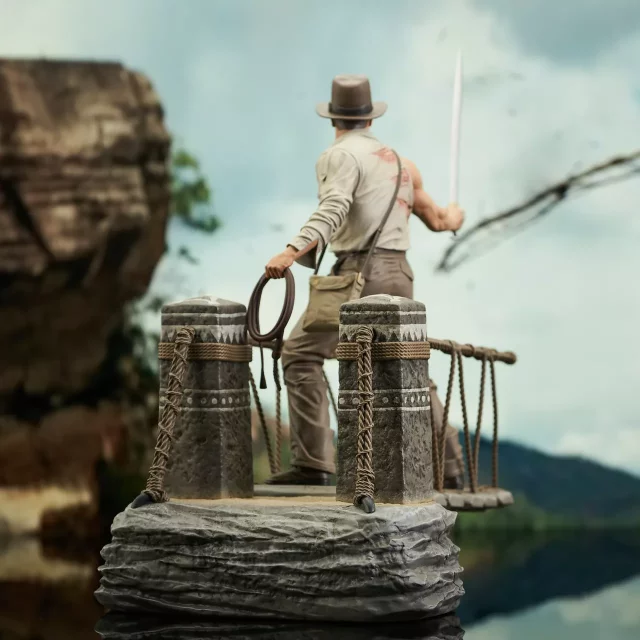 Soška Indiana Jones - Indiana Jones and the Temple of Doom Gallery Diorama (DiamondSelectToys)