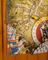 Hodiny Kingdom Come: Deliverance II - Mapa Suchdol - Z dreva