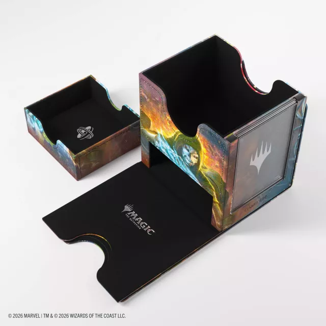 Krabička na karty Gamegenic - Marvel Super Heroes - Sidekick PRO 100+ XL Convertible Doom Reigns Supreme/Loki Laufeyson - MTG: Marvel Super Heroes