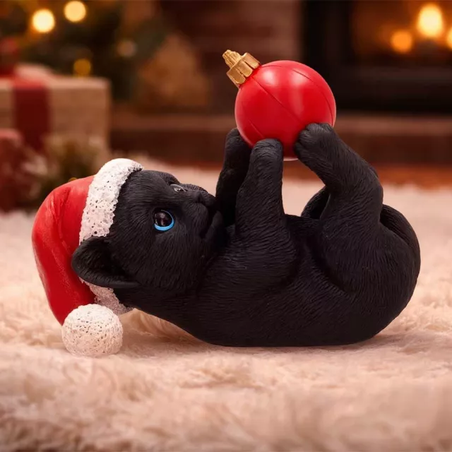 Vianočná ozdoba Jingle Paws - Cat in Santa Hat Playing With Bauble (Nemesis Now) - Nemesis Now 