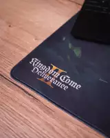 Podložka pod myš Kingdom Come: Deliverance II - Jindra a Vořech v lese (89 × 40 cm) - Xzone Originals