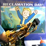 Replika zbrane Fallout - Power Fist (45 cm)