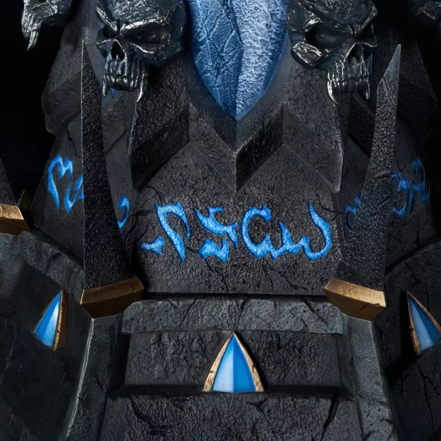 Replika World of Warcraft - Frostmourne Pedestal (stojan s LED osvětlením)