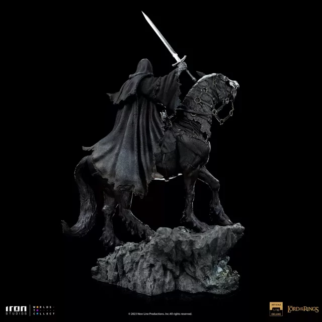 Socha Lord of the Rings - Nazgul on Horse Deluxe Art Scale 1/10 (Iron Studios)